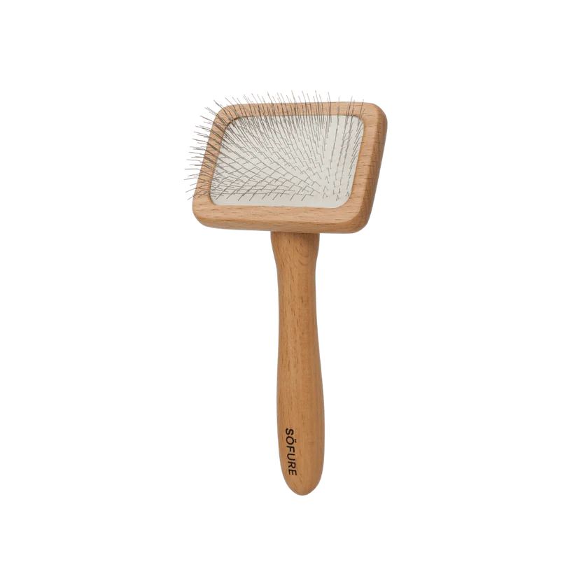 Carda de madera natural para desenredar el pelaje