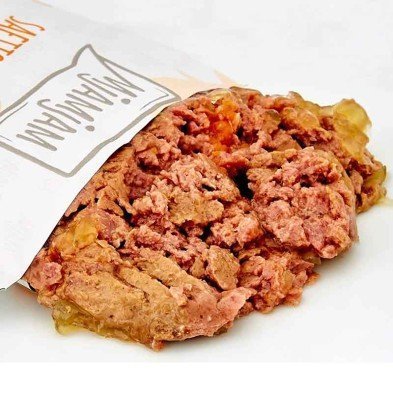 Comida húmeda MjAMjAM Quetschie con pollo vacuno y corazón para gatos