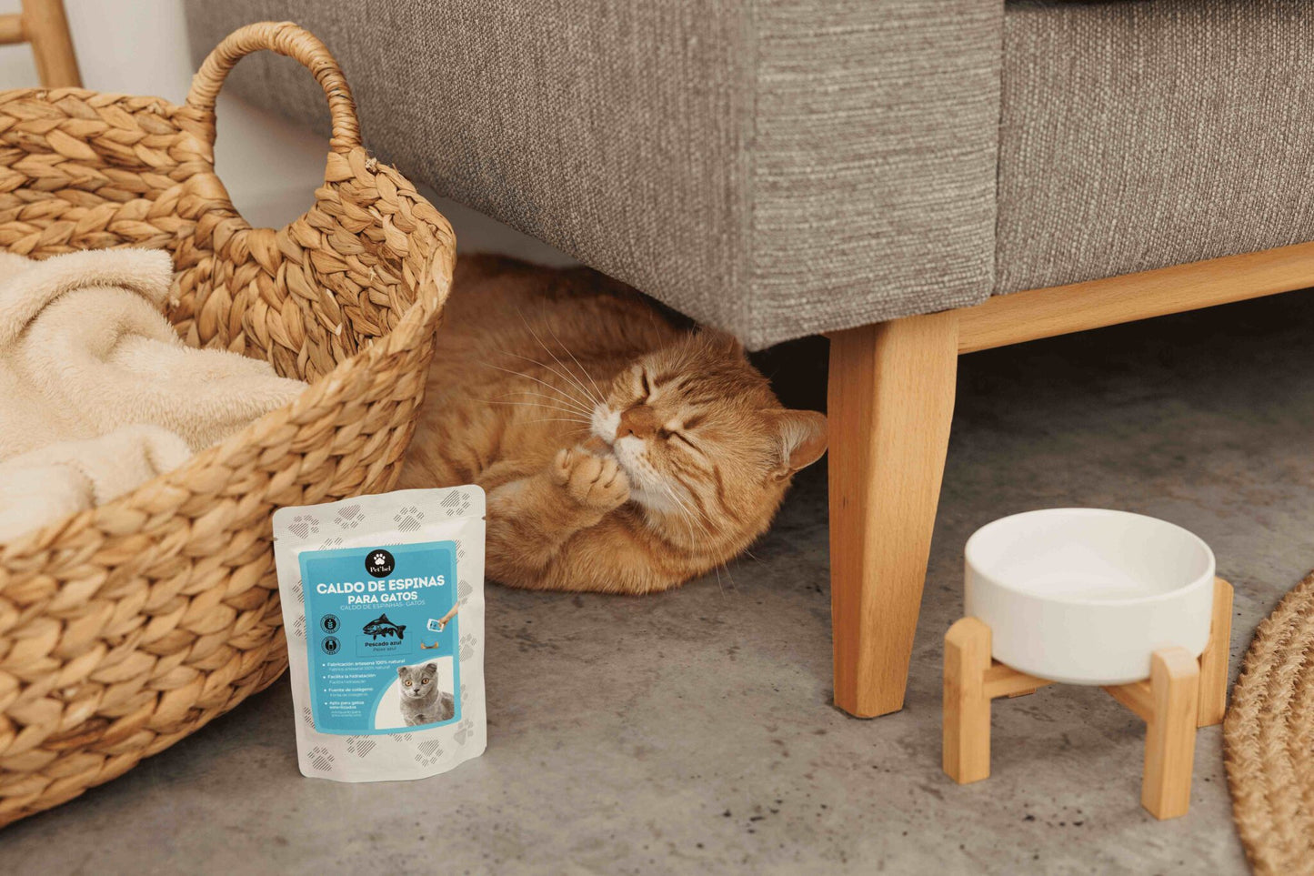 Caldo de pescado nórdico Petbel para gatos, rico en omega-3 y colágeno natural.