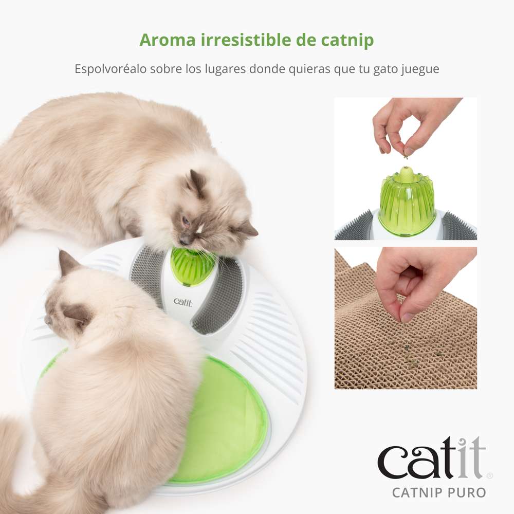 Catit Catnip espolvoreado sobre un juguete para gatos.