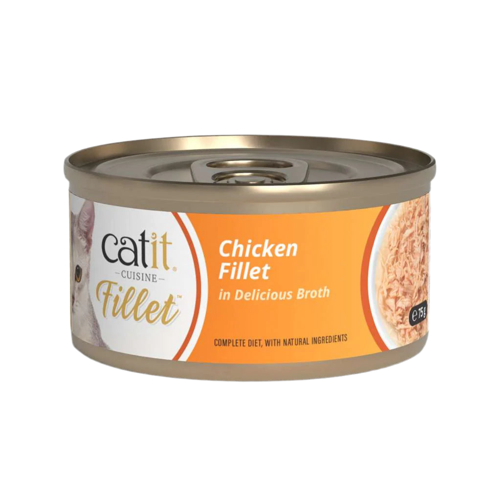 Plato de Catit Cuisine Fillet pollo en caldo servido con textura desmenuzada para gatos