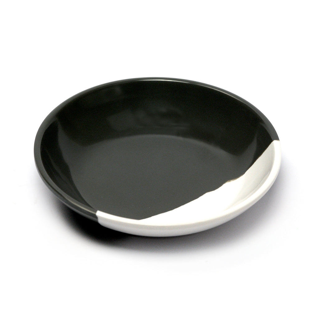 Plato de melamina antideslizante para gatos y perros pequeños en color negro y blanco, resistente e higiénico, apto para lavavajillas, capacidad 200 ml.